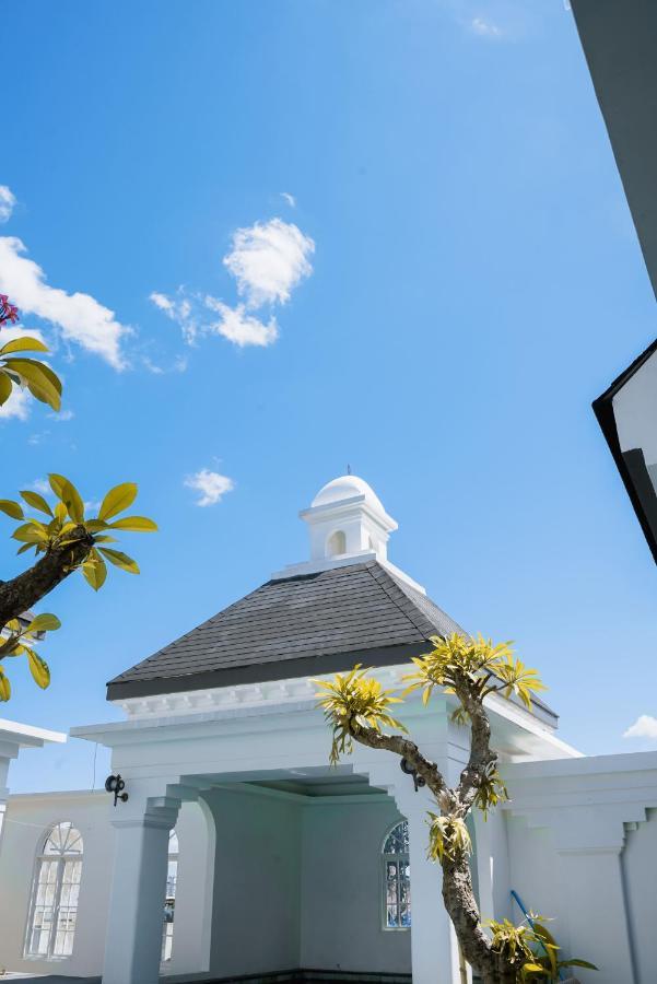 Mahalaya The Legacy Hotel Surakarta  Exterior photo