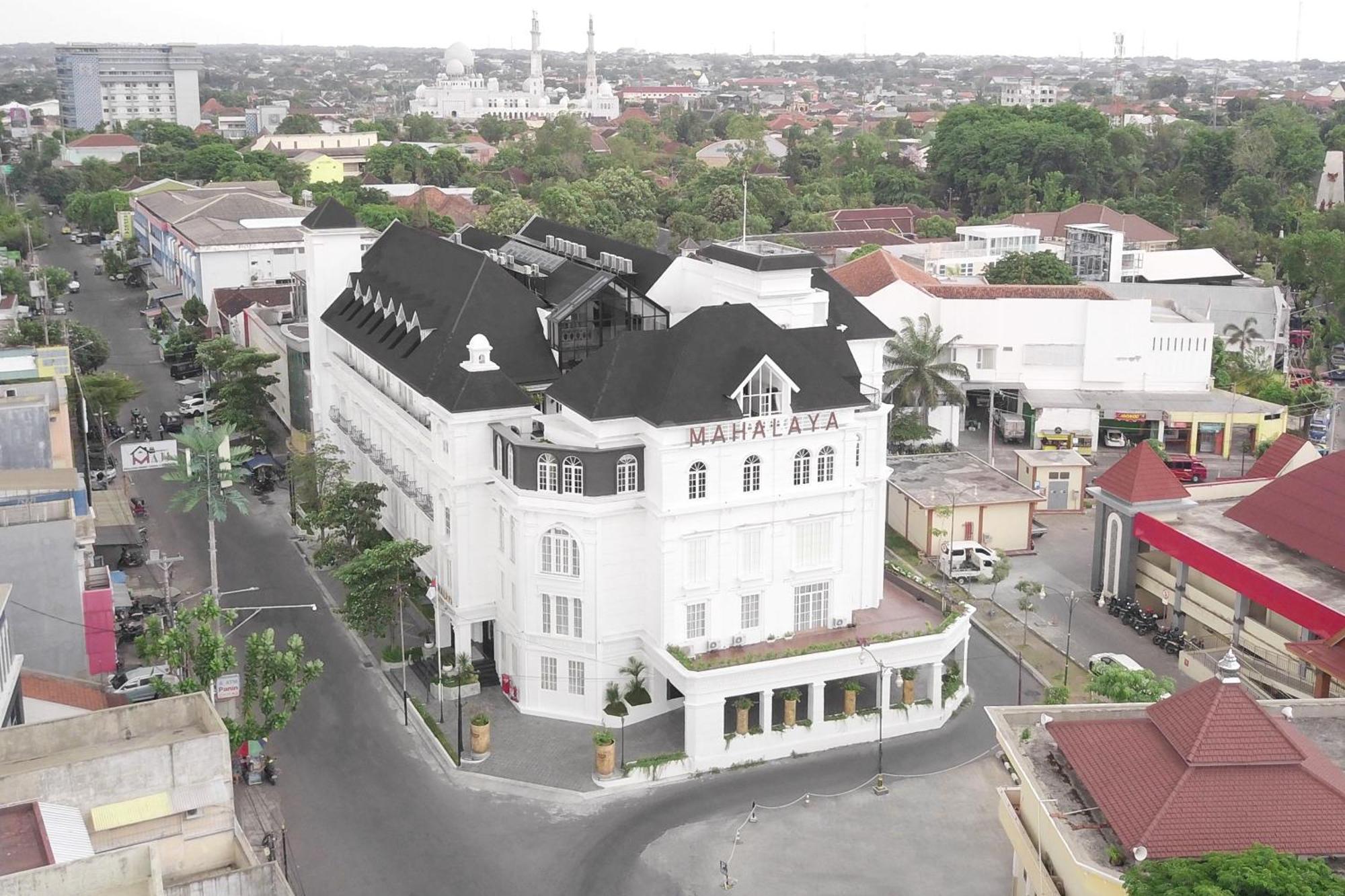 Mahalaya The Legacy Hotel Surakarta  Exterior photo